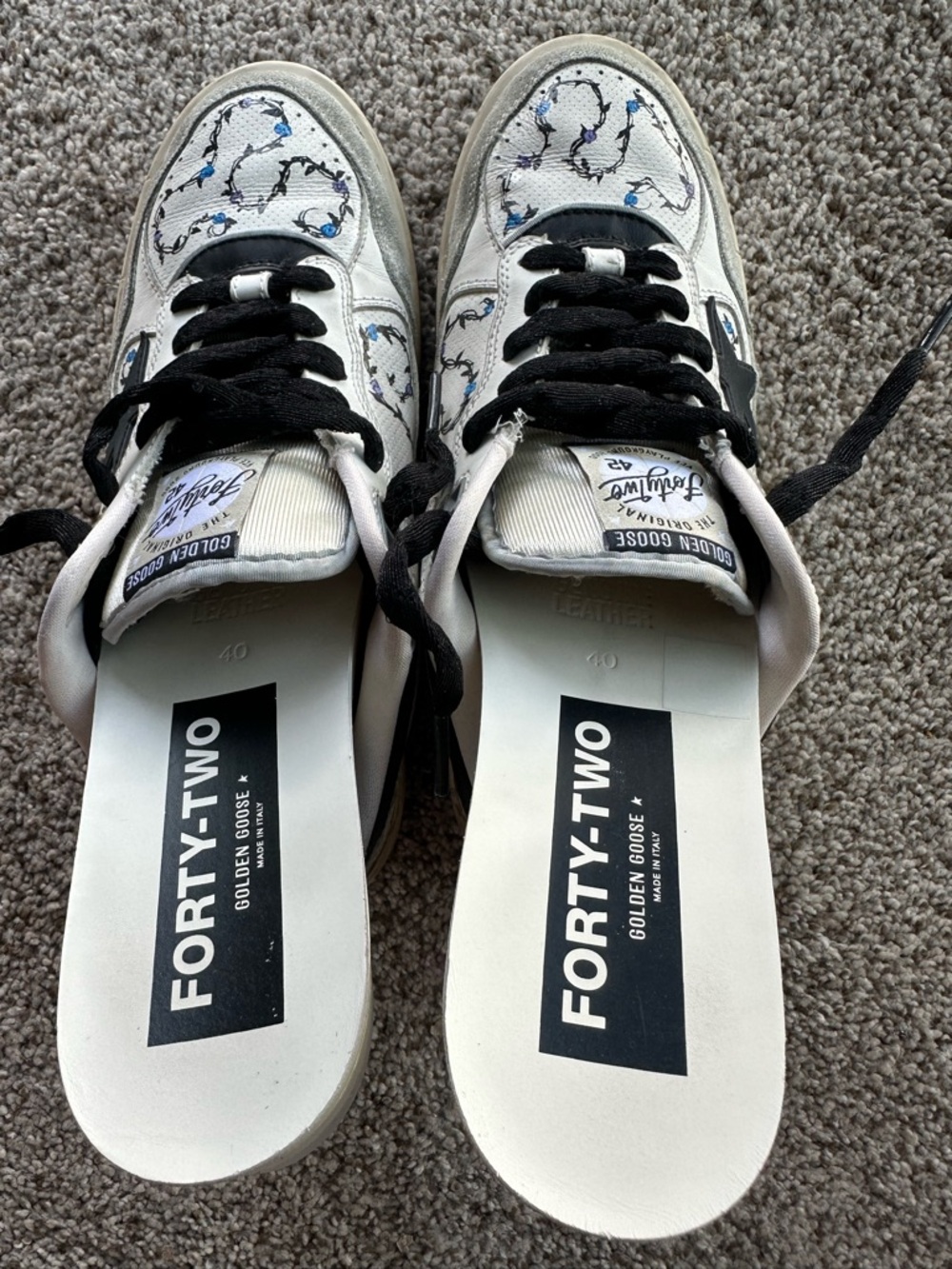 Golden Goose womens White Leather Sneakers with Black Laces - Picture 7 of 7